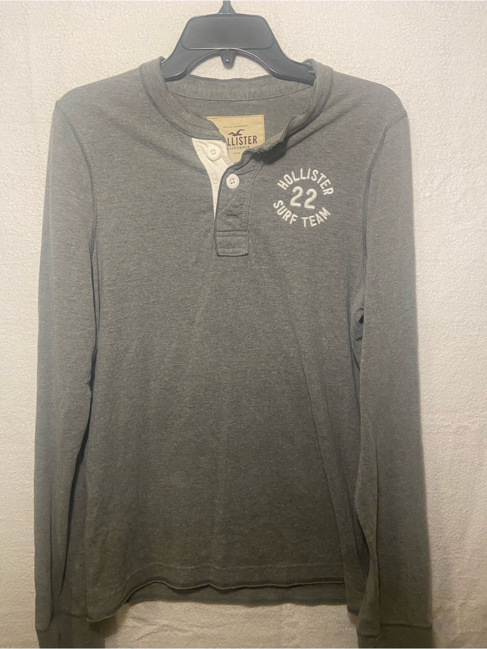 Hollister 22 Surf Team Long Sleeve Henley — Gray Women’s XL